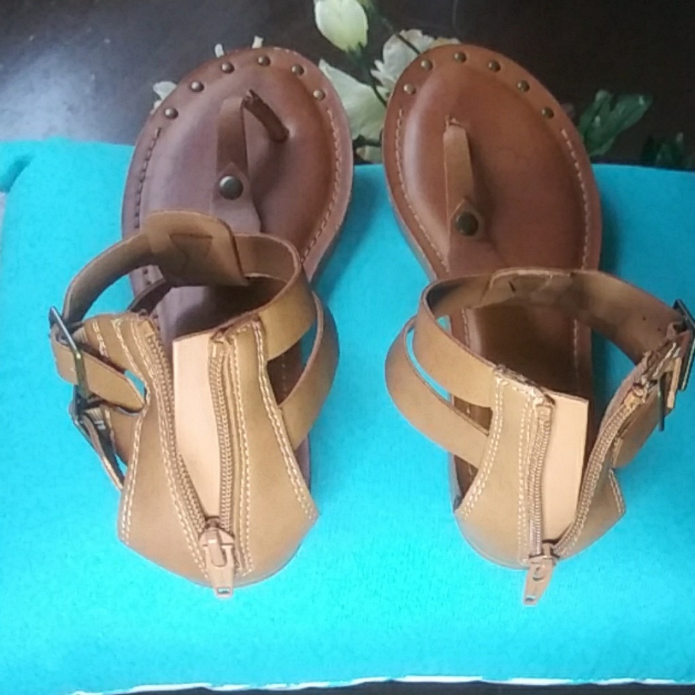Sandals - Picture 4 of 5